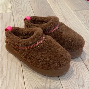 Ugg Tazz Braid Platform size 9